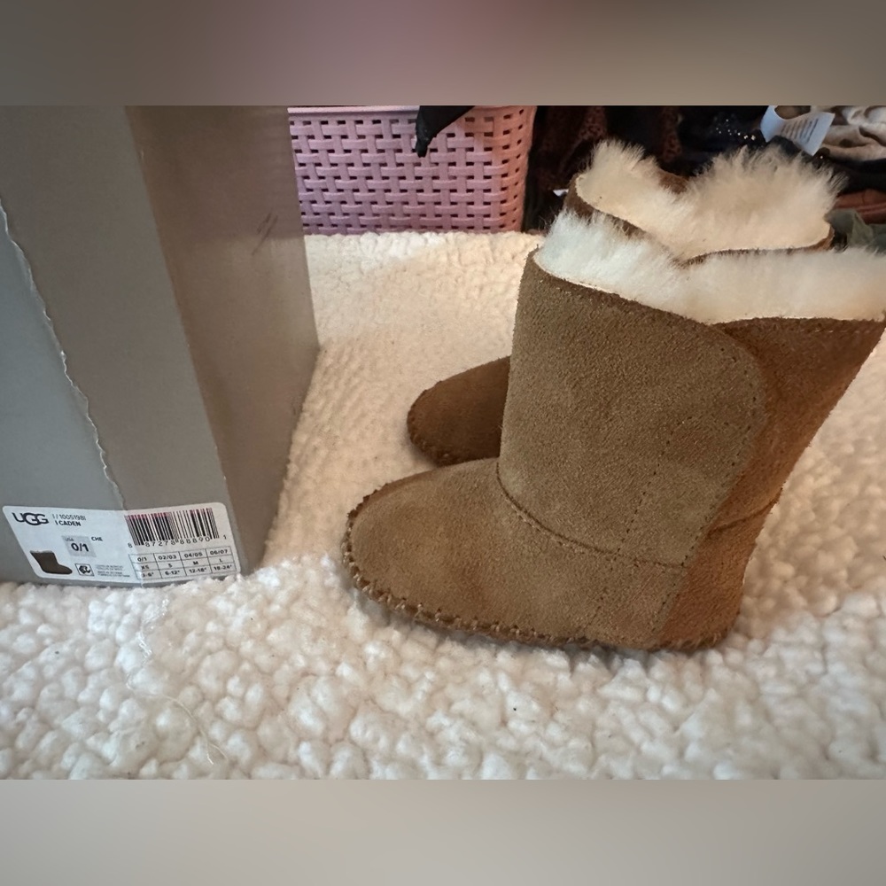 UGG Crib Chestnut Size 0/1